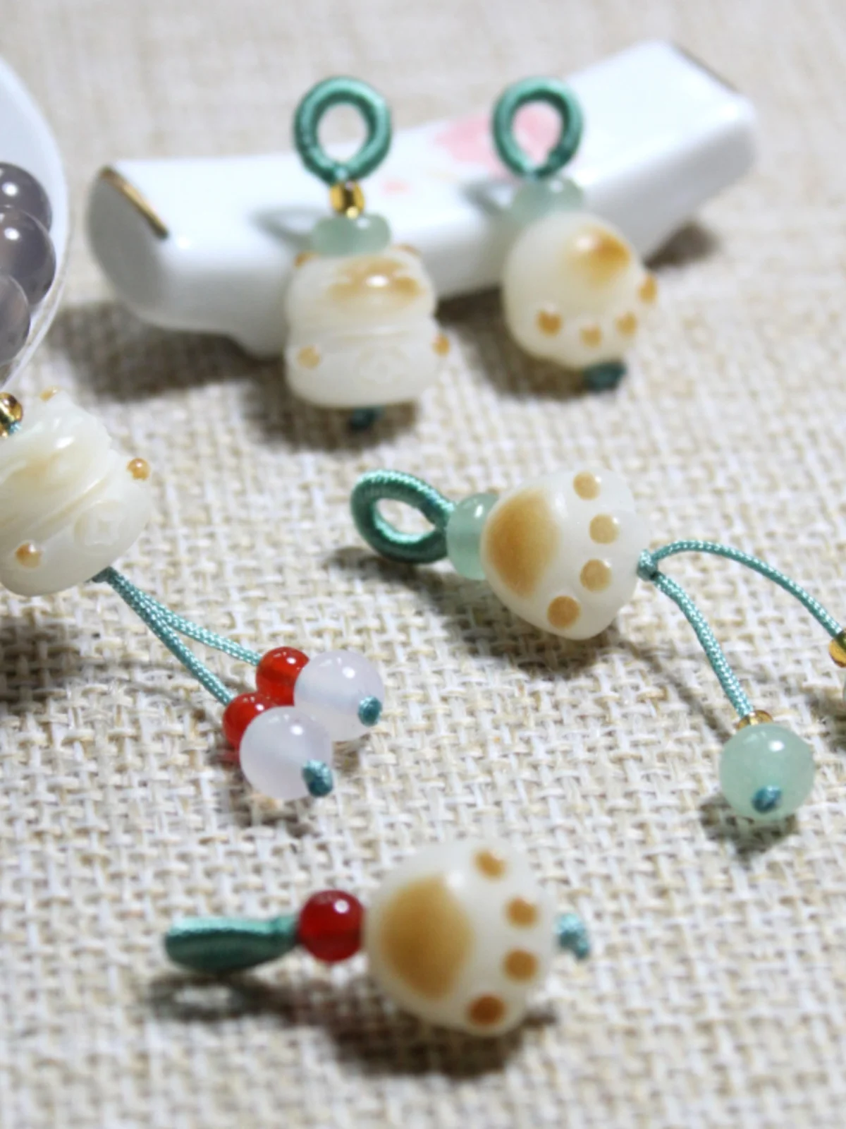 กำไลข้อมือทำจากรากโพธิ์เผาถ่าน ช่วยเรียกทรัพย์ ทำด้วยมือ พร้อมจี้ลูกปัด สำหรับทำเครื่องประดับ DIY