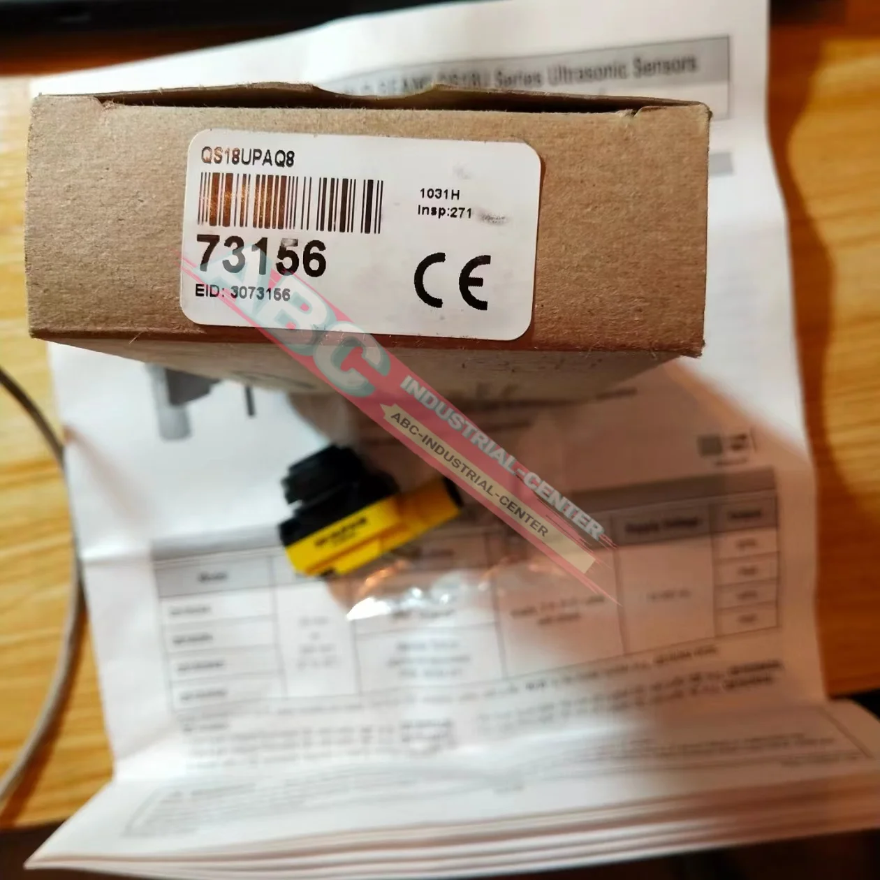 PVD100Q Q4XTBLAF300-Q8 100% 새로운 Q4XTULAF300-Q8 광전 스위치 센서