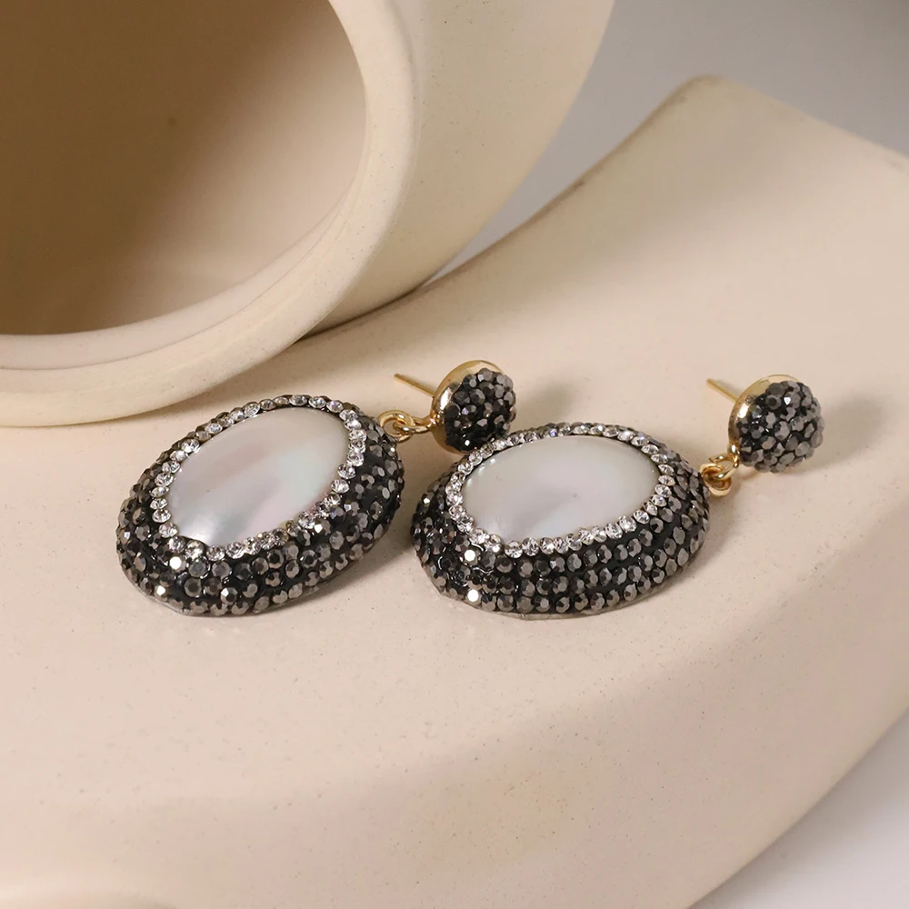 Natural Horse Shell Beads Inlaid with Zircon Black Earrings for Women Korean Classic Vintage Fashion Jewelry Stud EarringsGE1504