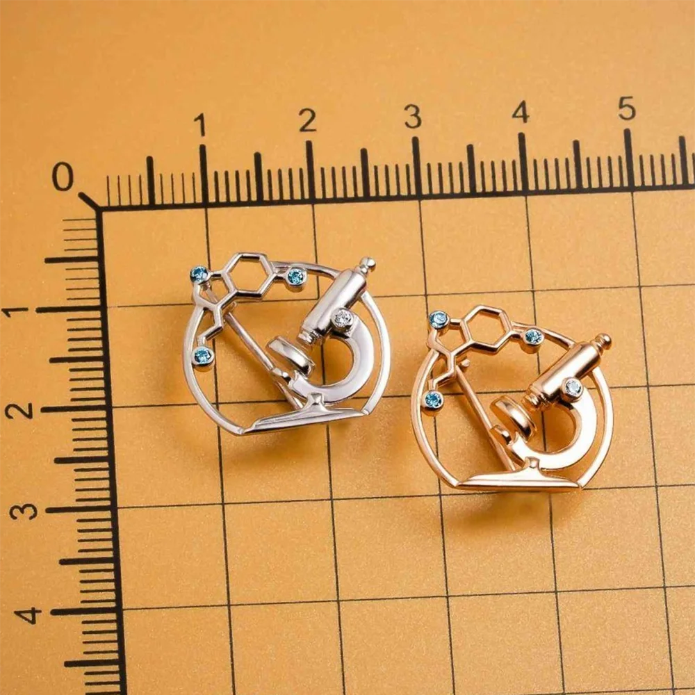 Hanreshe Medical Charm Microscope Molecule Brooch Pin Inlaid Crystal Lapel Badge Scientific Jewelry for Doctor Nurse Student