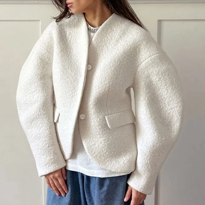 Coa الصوفية في خريف وشتاء 2025 تصميم جديد ذو رقبة على شكل حرف V بلون سادة