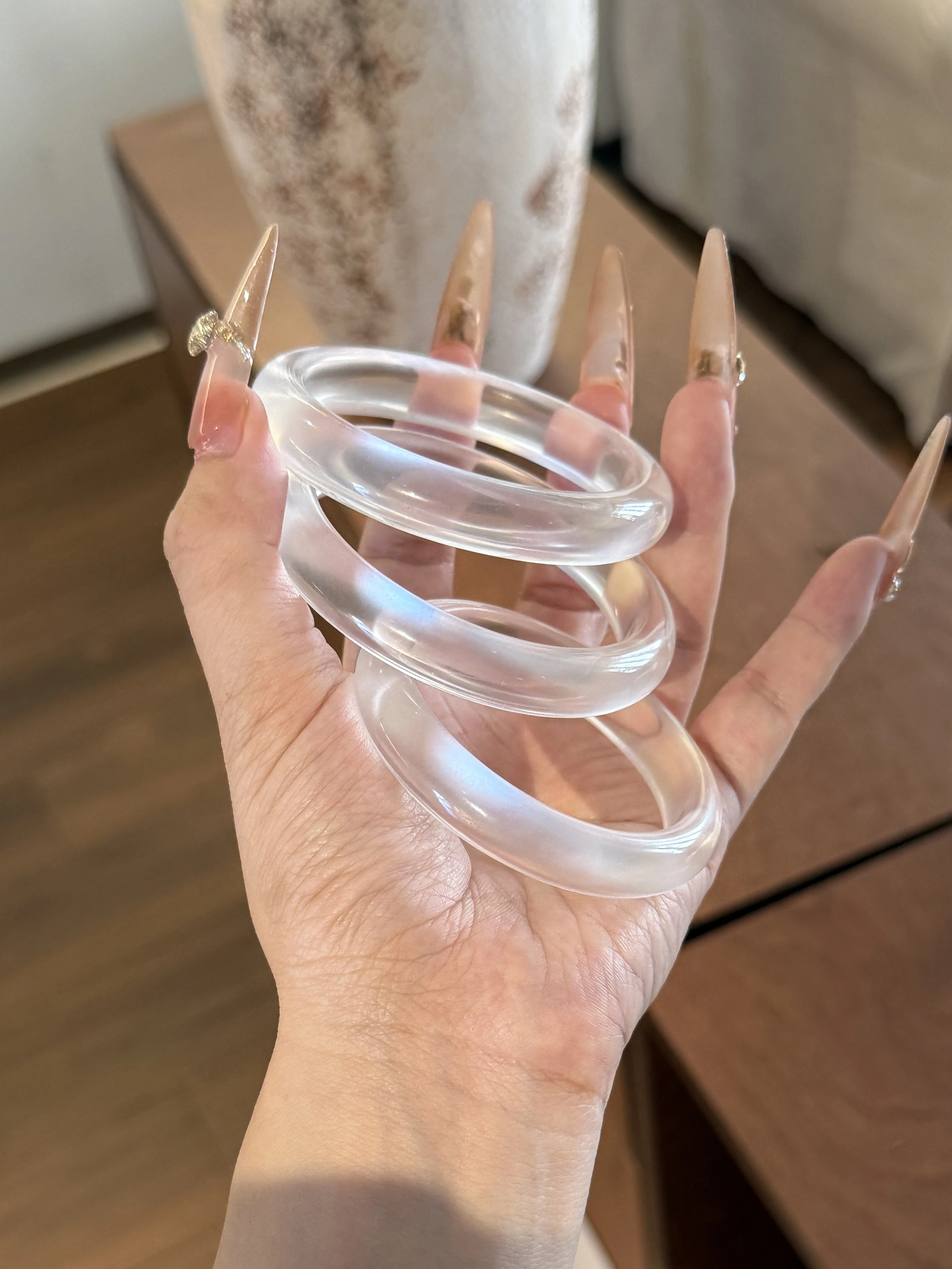 

Natural white crystal bracelet jade bracelet women's chalcedony agate white moonlight ice-permeable young model