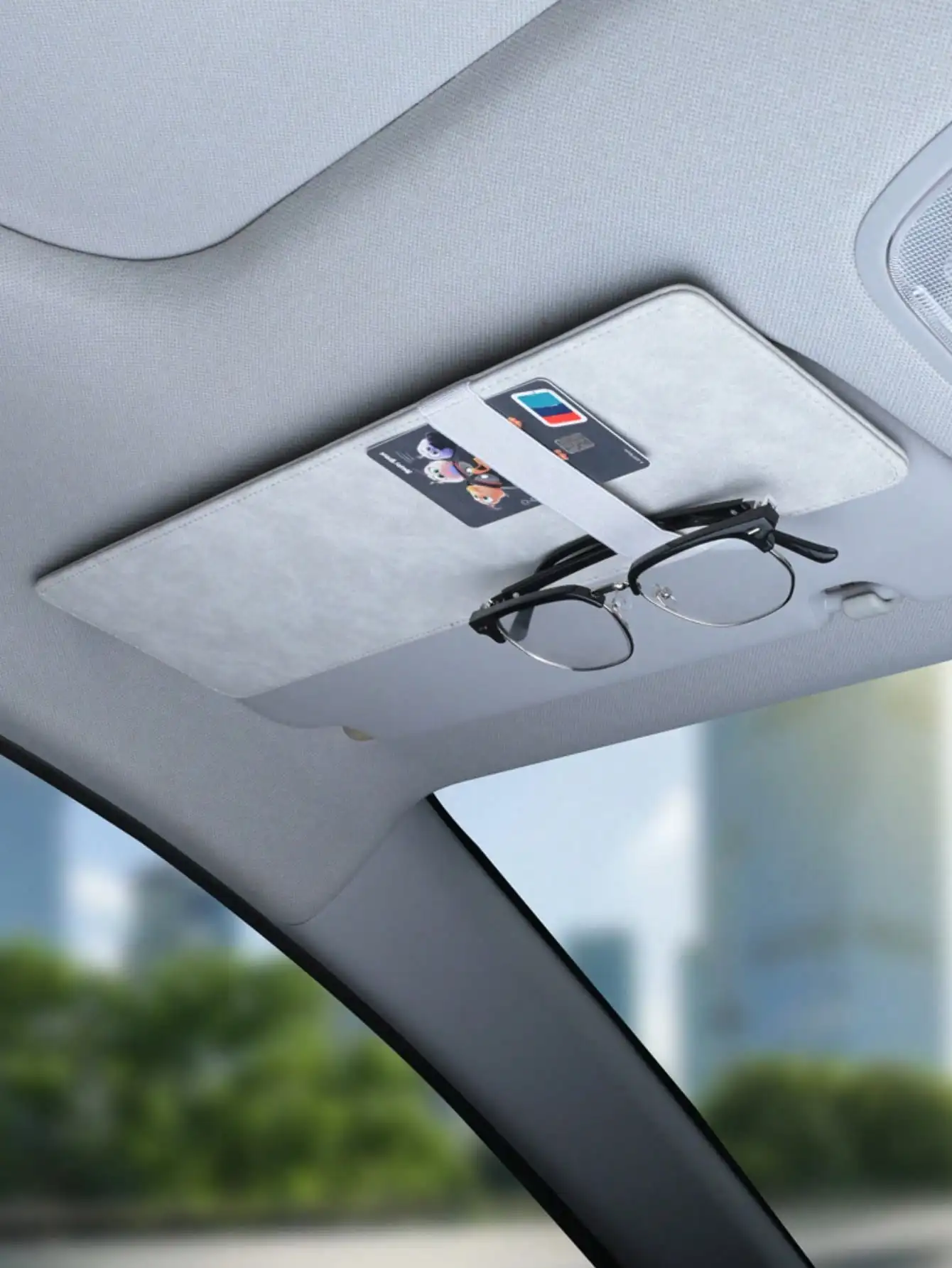 

Car Sun Visor Extender – Extended Sunshade Shield, Faux Leather Texture, Elastic Strap, Universal Clip-On Design