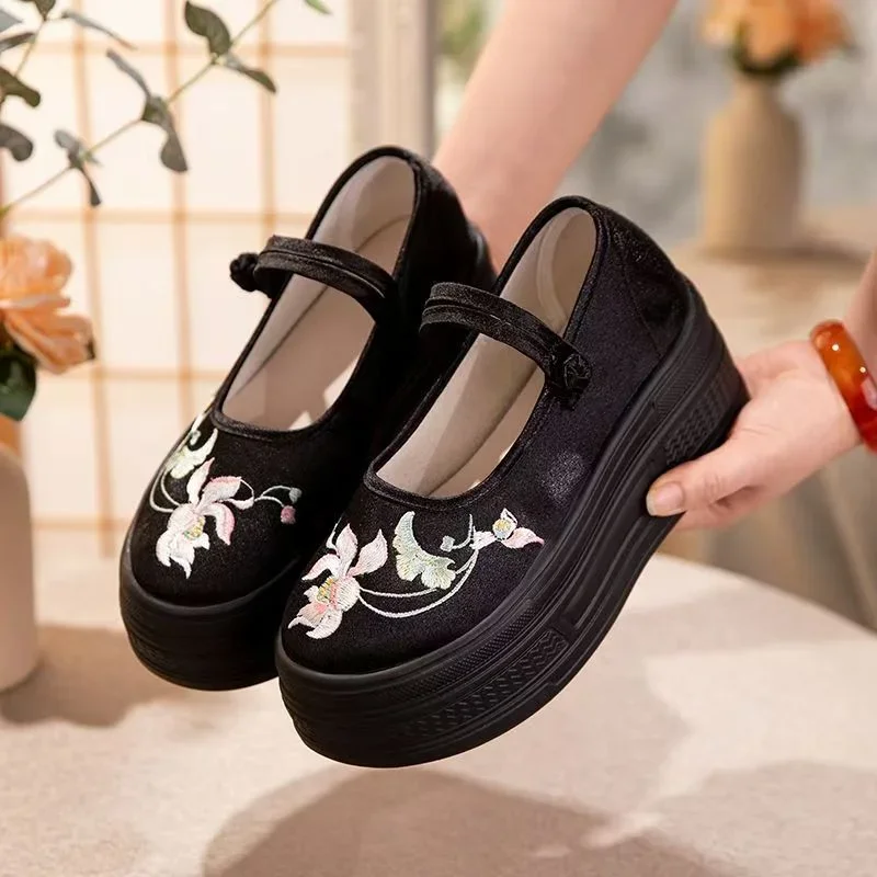 

Обувь Hanfu, увеличивающая рост на 5, см. Китайская историческая обувь с вышивкой. Удобная уличная женская обувь на толстой подошве.