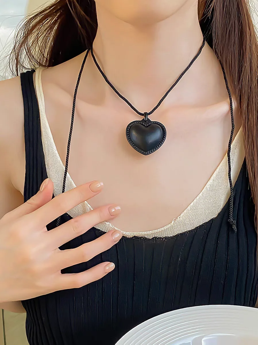 HANGZHI Leather Heart Rope Chain Necklace for Women Girls Adjustable Elegant Sweet Vintage Y2K Jewelry New
