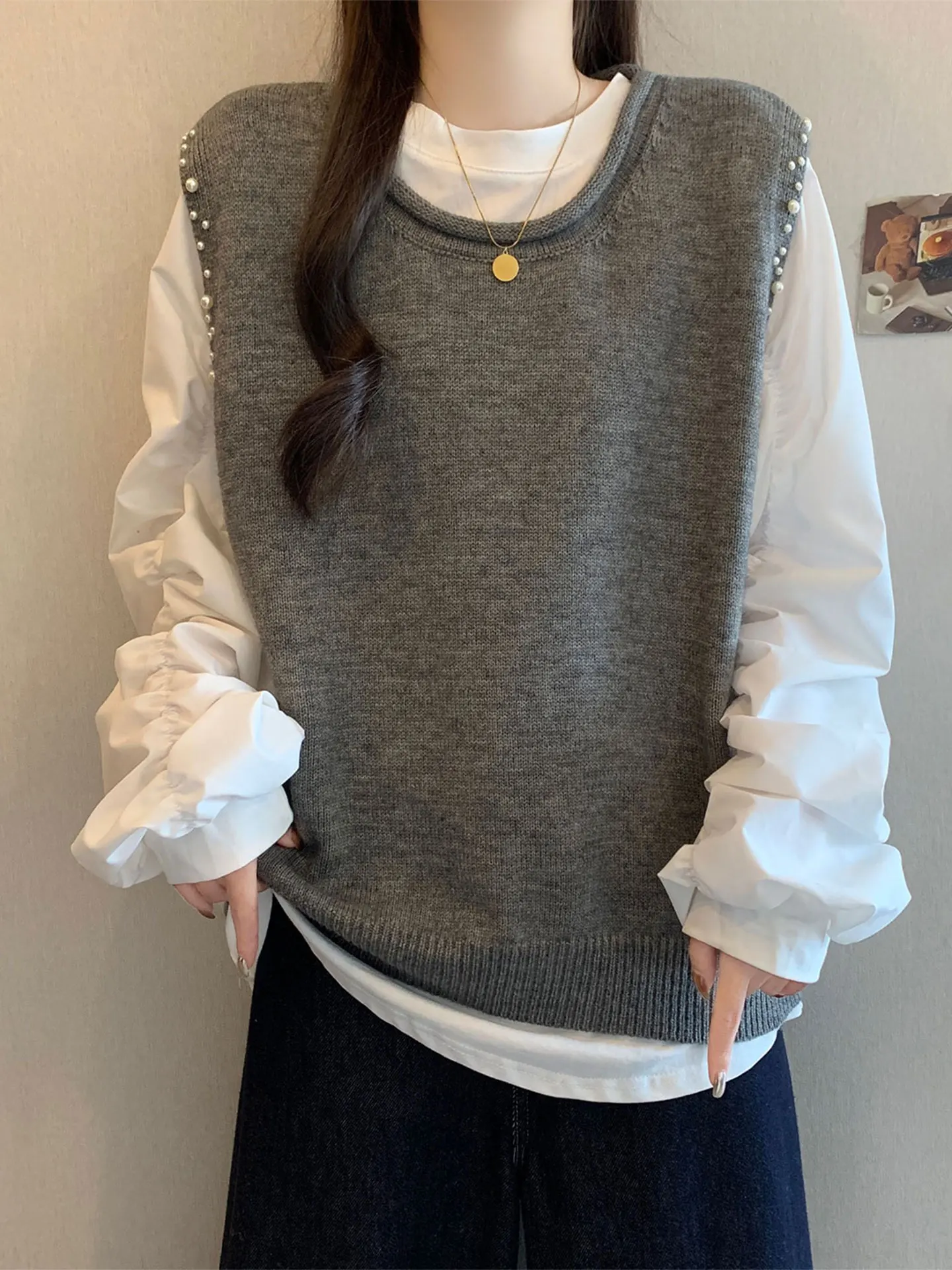 

Весенний женский комплект из двух предметов: вязаный жилет больших размеров и юбка с обильной вышивкой, облегающий, скрывающий недостатки, повседневный, мягкий полиэстер