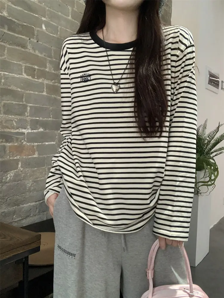 

Onalippa Striped Long Sleeved T-shirt Spring 2025 Korean Version Loose Versatile Embroidered Stylish Inner Top Women Base Layer