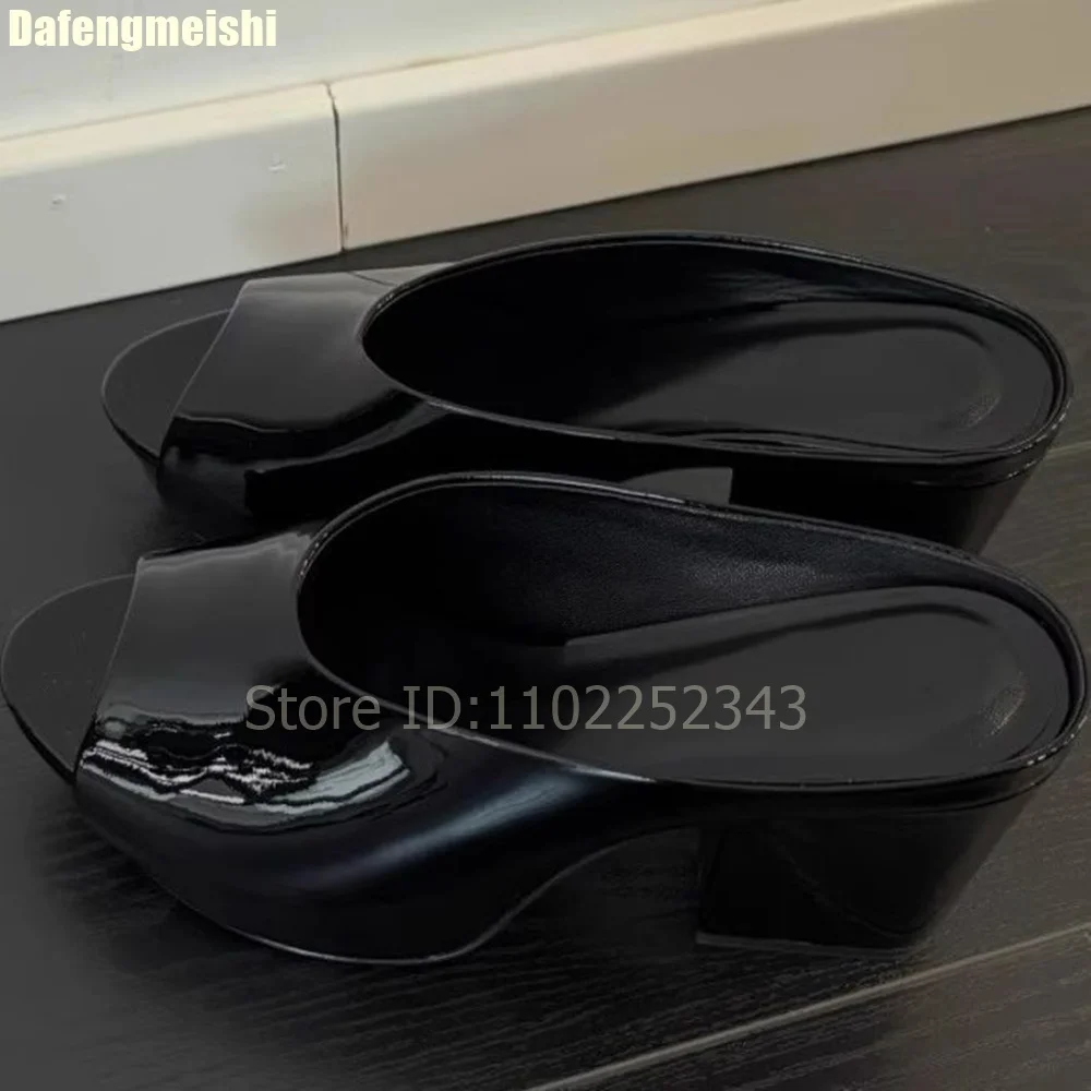 

Черные/коричневые летние женские сандалии 2026 года с открытым носком, на массивном каблуке, без застежки, на низкой платформе, с открытым носком