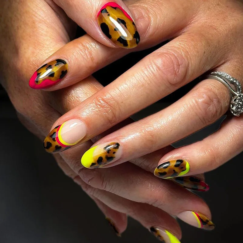 

24Pcs Short Round Head False Nails Press on Yellow Red French Design Fake Nail Art Leopard Print Reusable Full Cover Nails Tips