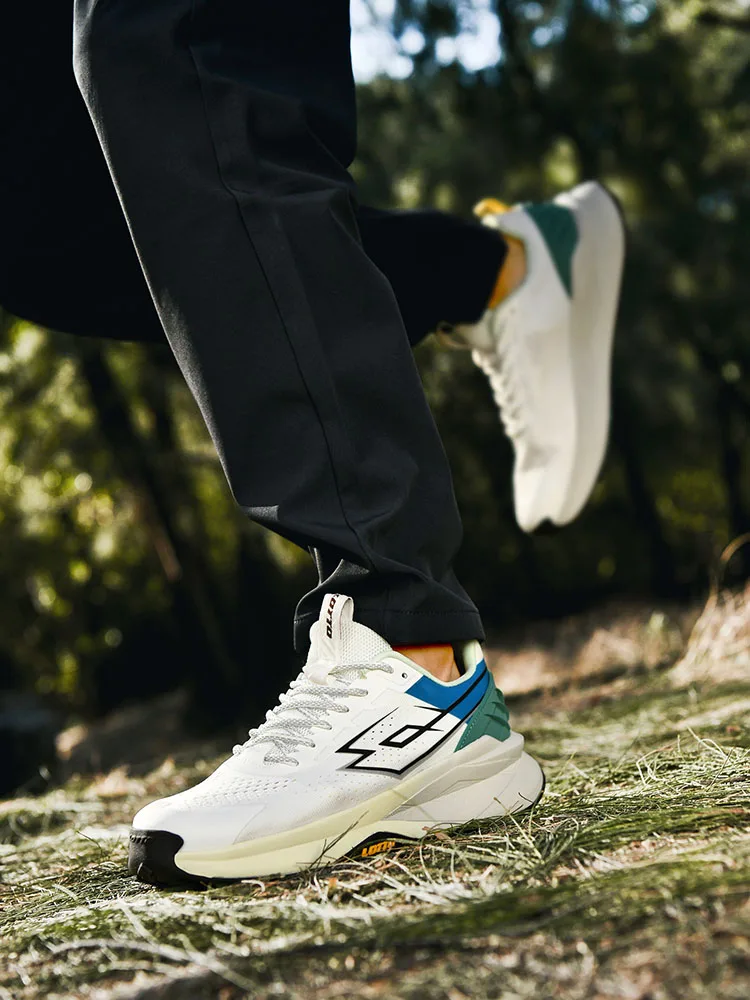 

Comfortable and breathable walking and jogging shoes for men and women Non-slip trainers for outdoor hiking and mountaineering