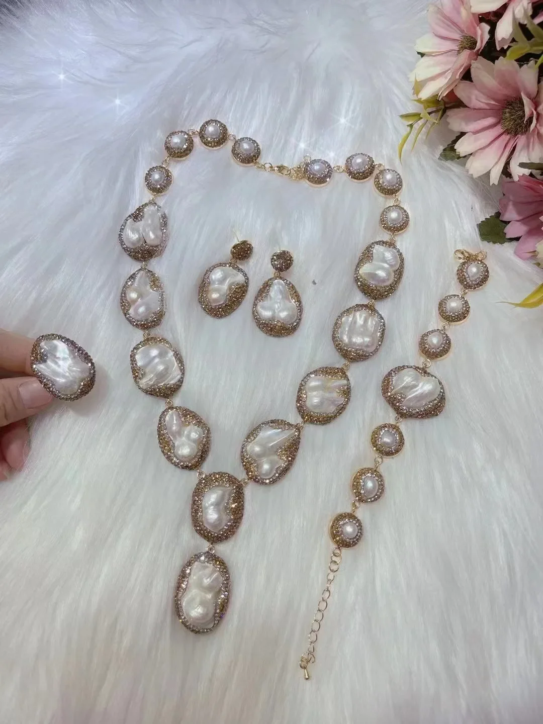 

High End Baroque Pearl Set of Four Pieces [detachable]