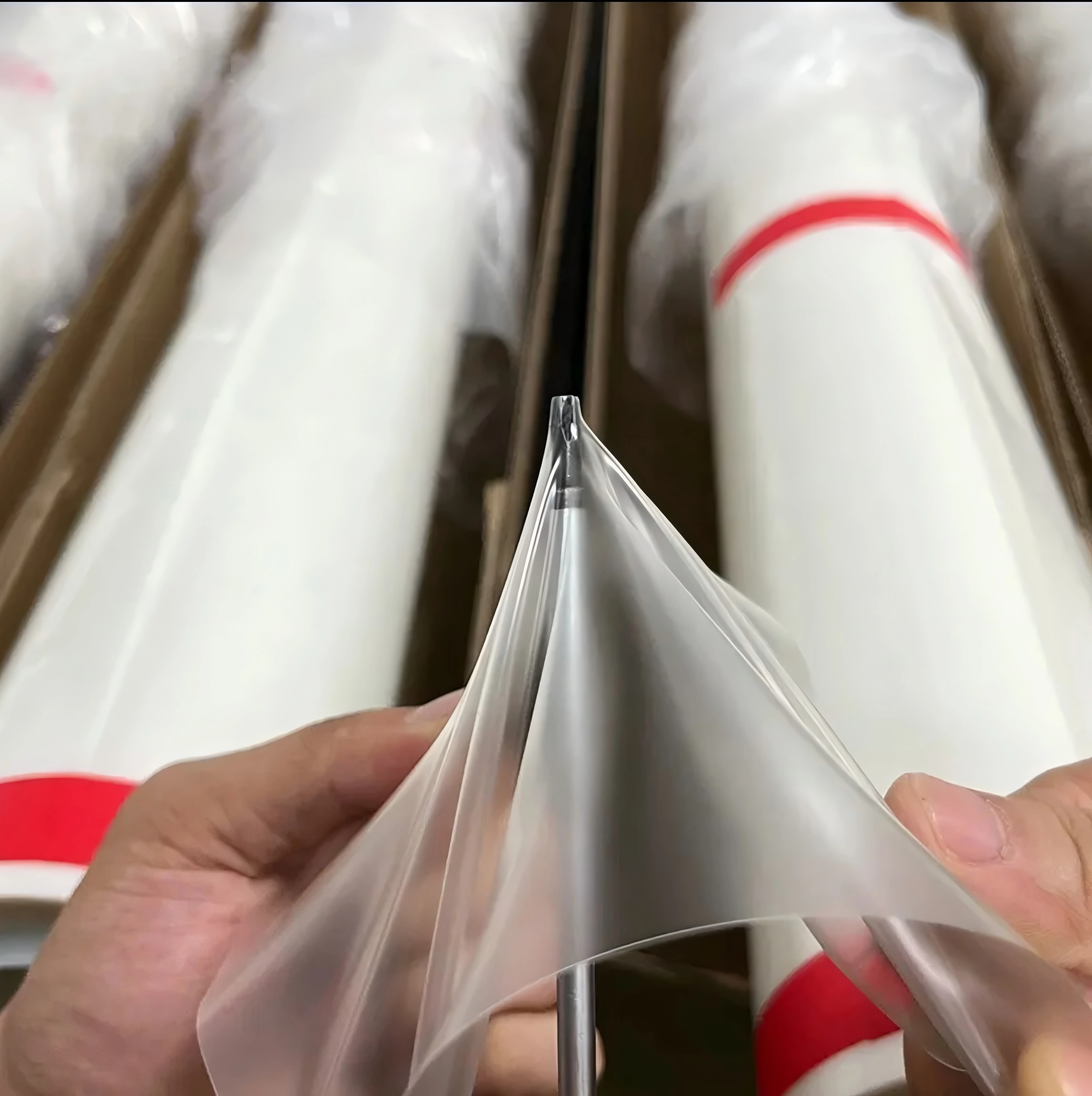 ฟิล์มใสกันรอยรถยนต์แบบด้าน TPU คุณภาพดีที่สุด พร้อมกาวในตัว สำหรับปกป้องตัวถังรถยนต์  แบบม้วนจากผู้ผลิต