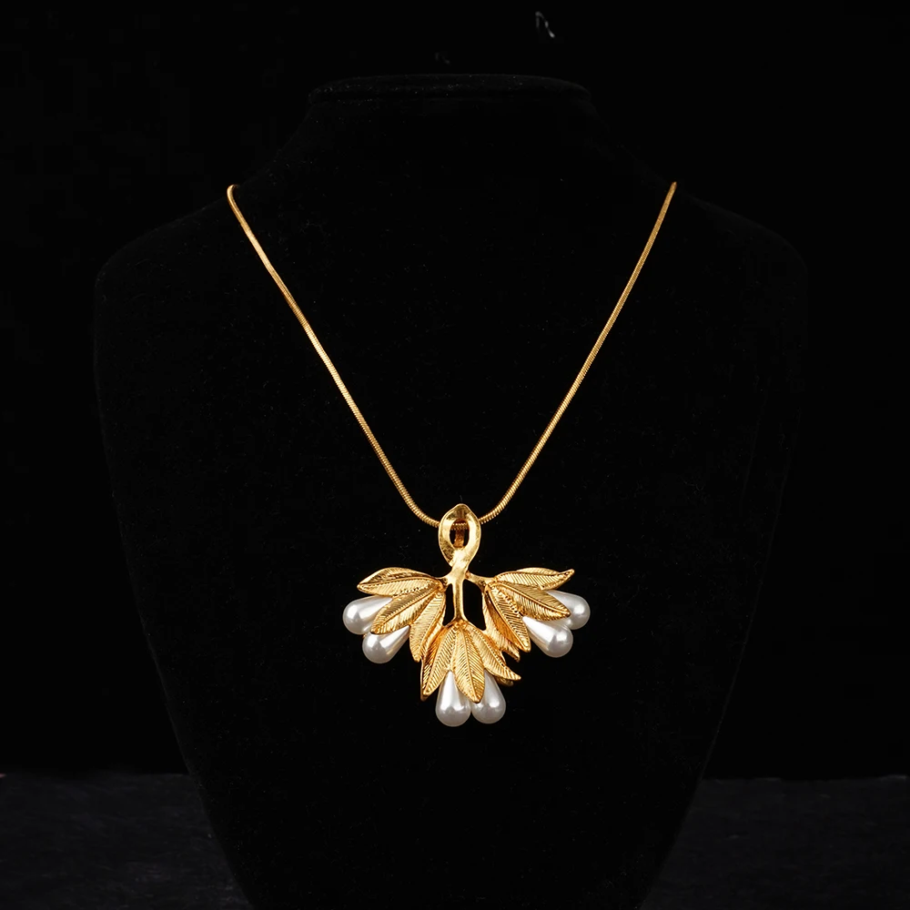 

Trendy Stainless Steel Gold Color Necklace Pearl Flower Pendant For Women Charm Jewelry Wedding Party Gift ﻿
