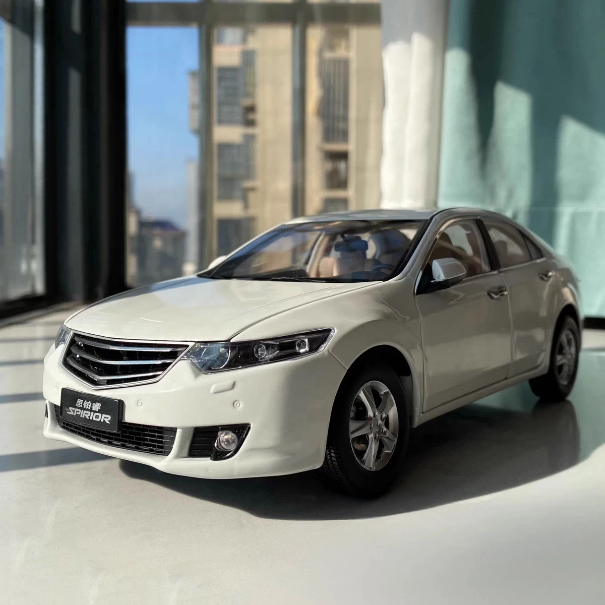 

Металлическая литая модель Spirior, коллекционная модель автомобиля из сплава, подарок для взрослых, для коллекции и демонстрации, синий, фиолетовый, красный, черный, белый, серый, 1:18