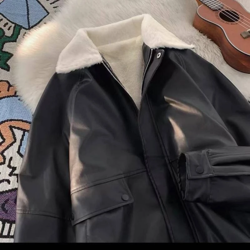여성용 겨울 벨벳 두꺼운 PU 가죽 재킷 여성 스트리트웨어 루즈 라펠 모터사이클 재킷 레트로 스플라이스 포켓 따뜻한 코트