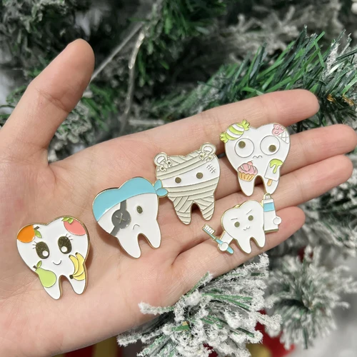 Imagen 2 del producto Broche Dental con forma de diente, Pin esmaltado de dibujos animados, insignia de odontología para cuidado bucal, alfileres de Metal, regalos de joyería para médicos, enfermeras y niños