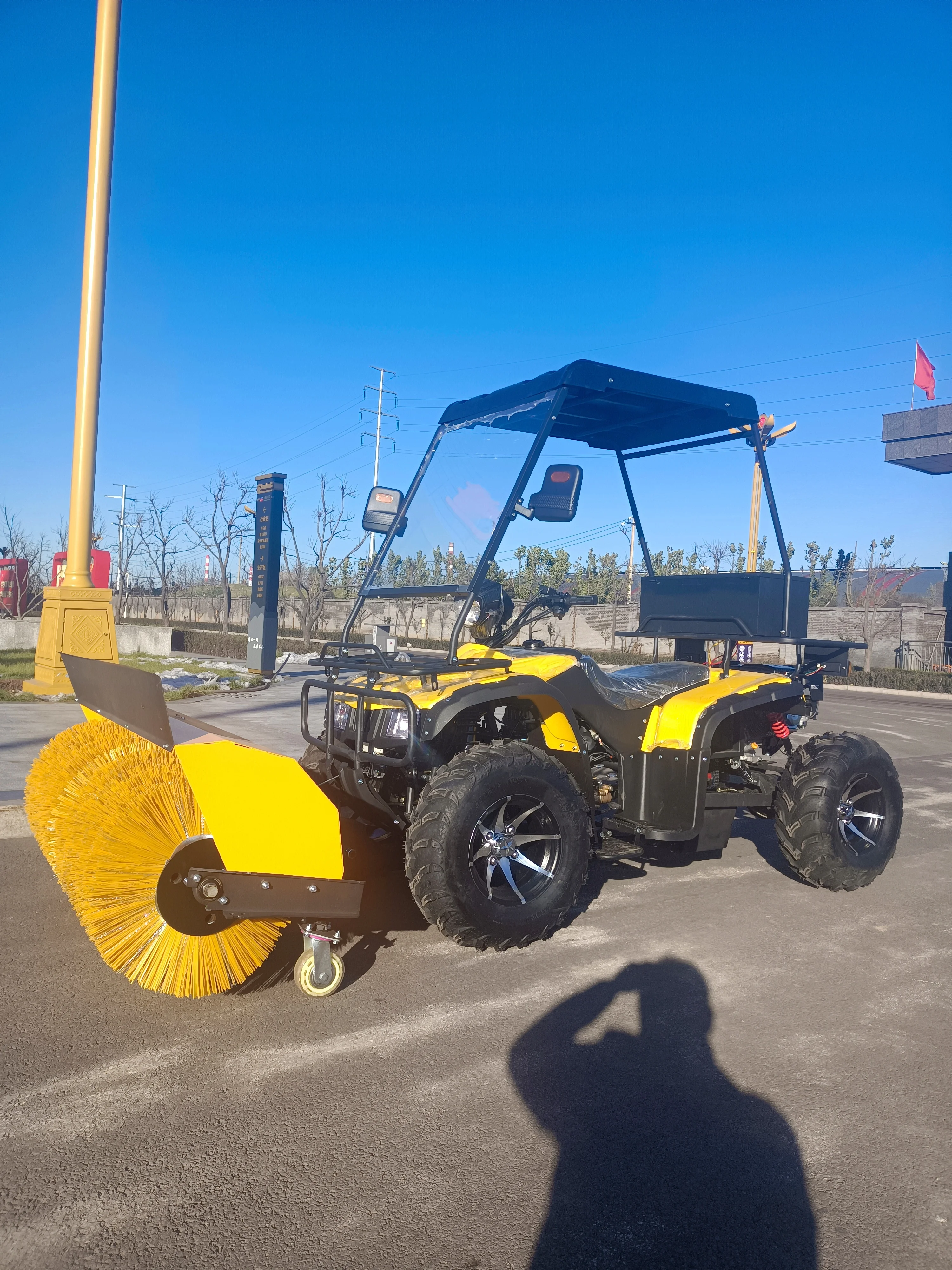 Verkaufen Sie Streets Road 4-Rad-Mini-Elektro-Schneemobil Snow Vehicle Snow Slider