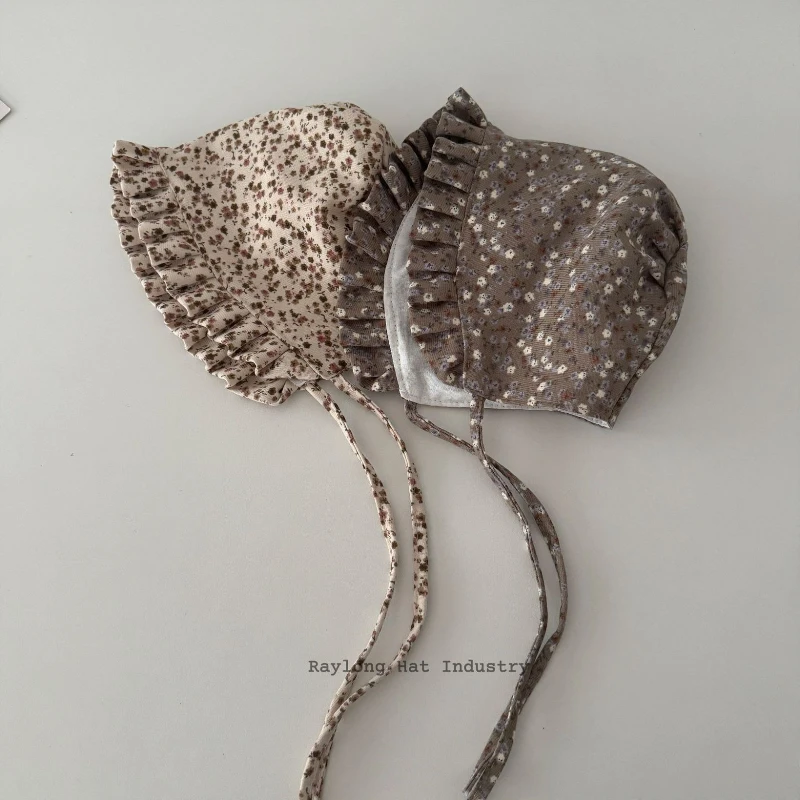 

Винтажный детский чепчик с цветочным принтом, весенне-осенняя ветрозащитная шапка с защитой ушей, регулируемые завязки, шапочка для младенцев на возраст 0-24 месяцев