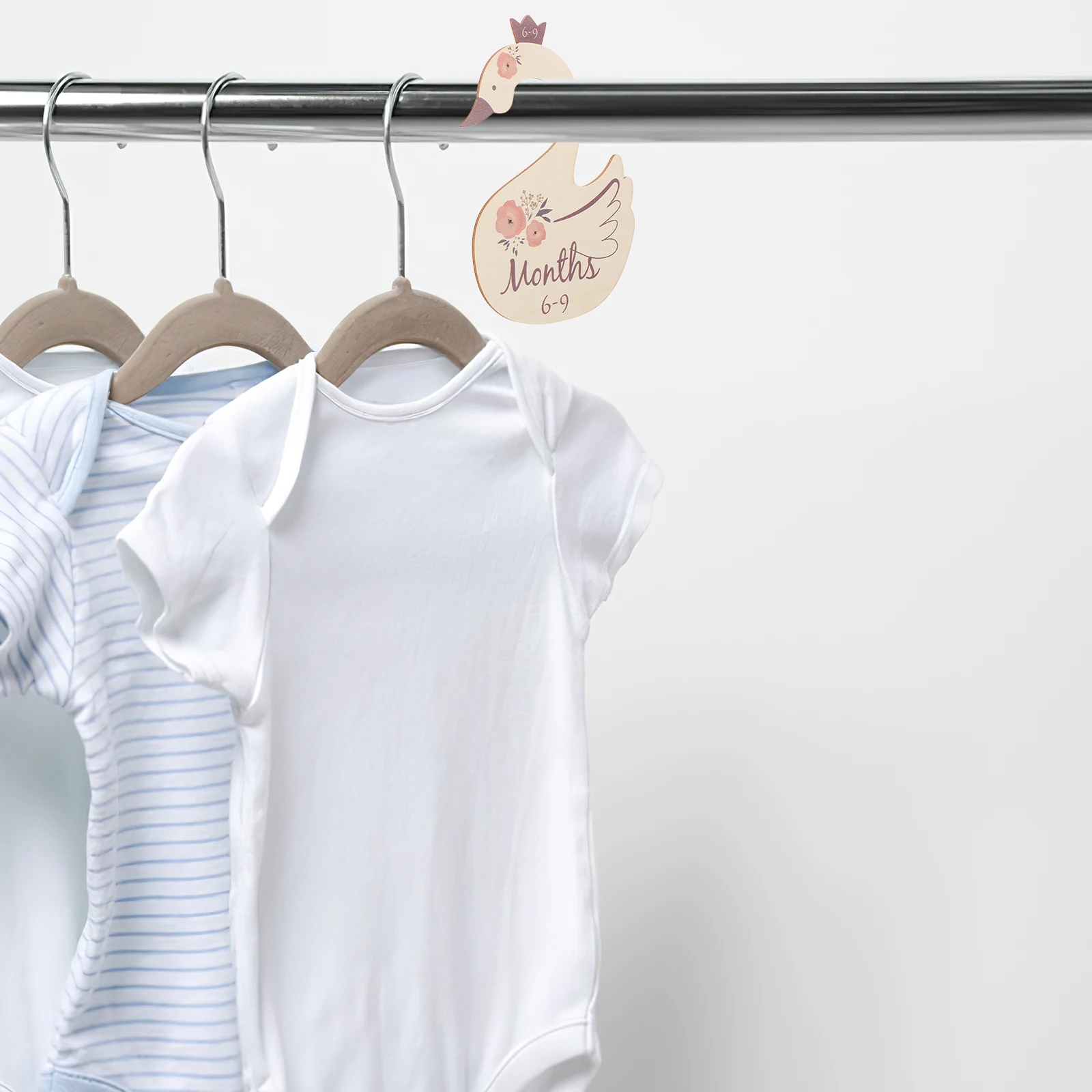 

7pcs Swan-Shaped Baby Closet Dividers Wooden Clothes Organizers Toddler Closet Separators By Size Hanging Cloth Divider For