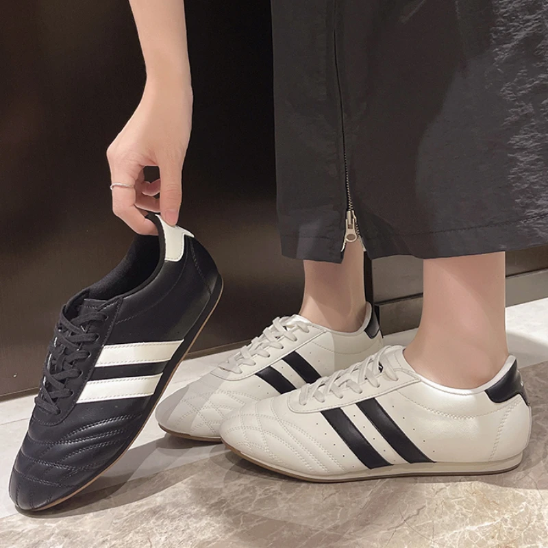 

Женские кроссовки, осенняя новая модная повседневная обувь, мягкая удобная обувь на плоской подошве с широким носком в студенческом стиле, уличная повседневная спортивная обувь