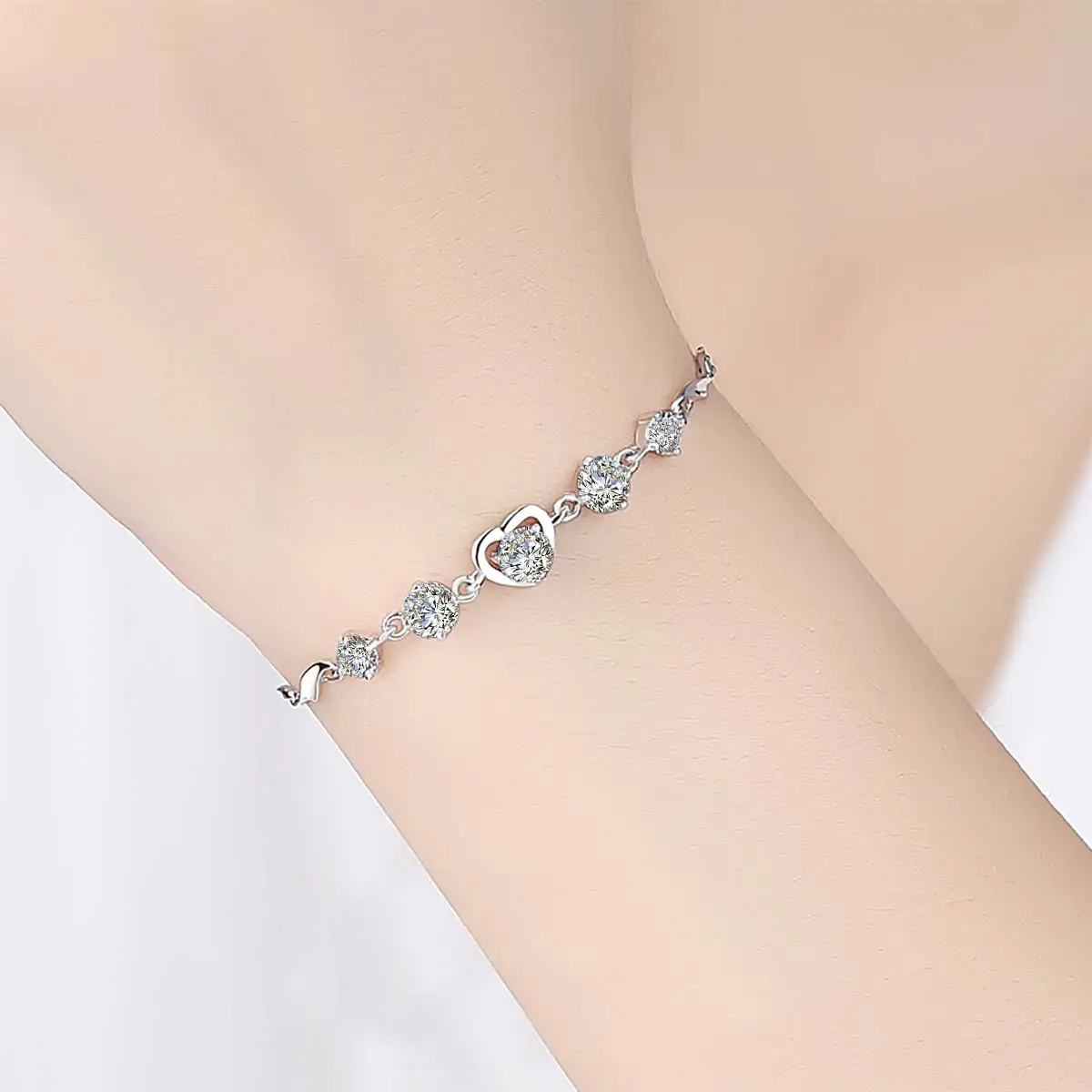 Chic 0.5 Carat 5 Stone Moissanite Bracelet Women Sterling Silver 925 Gra Certificate Heart Shaped Bangle Wedding Jewelry Trend