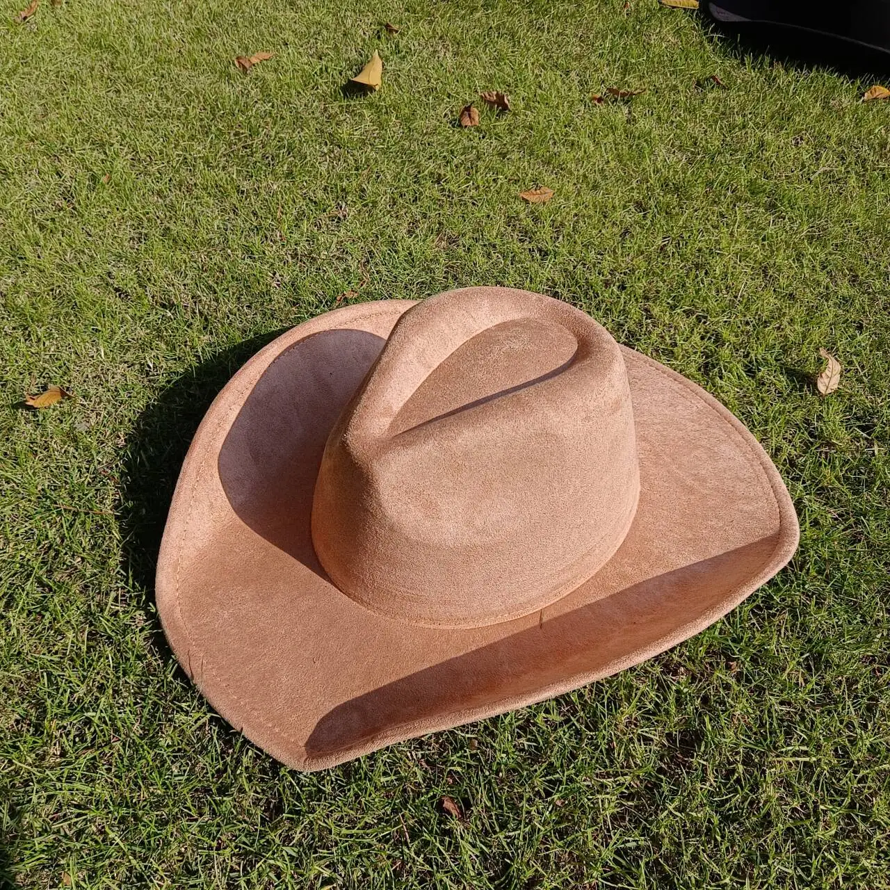 Western Premium Wildleder-Cowboyhut Stilvoller Fedora-Hut aus Wildleder für Damen und Herren Perfekt für festliche Outdoor-Aktivitäten – Detail 16
