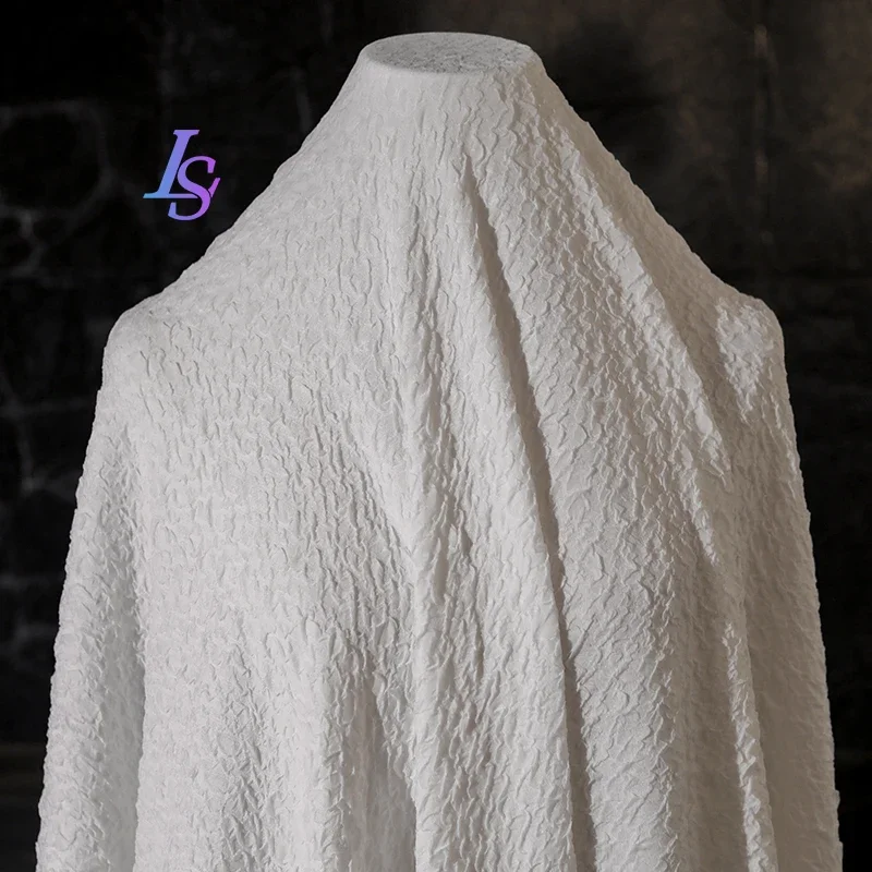 White Irregular Pleated Three-dimensional Jacquard Fabric with Fluffy Texture and Personalized Reconstruction of Clothing Fabric