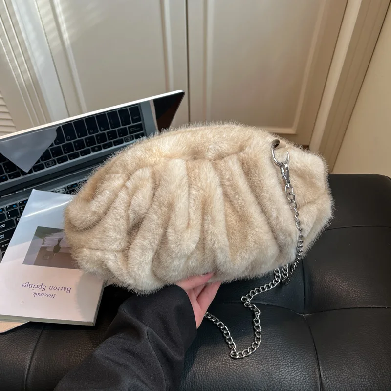 Autumn Winter Fashion Plush Women's Shoulder Bag Chic Furry Crossbody Purse with Metal Chain Luxury Brand Designer Small Clutch