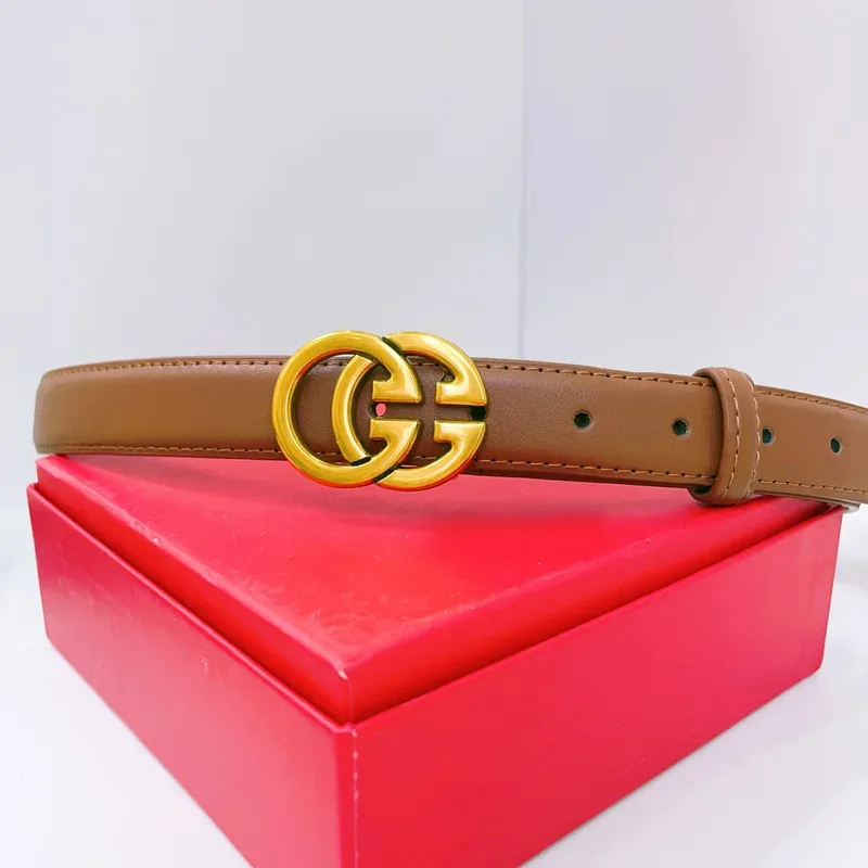 حزام جلدي نسائي ماركة فاخرة سلسلة خصر للجينز والفساتين إبزيم هرمي رجعي أحزمة مزدوجة الجوانب