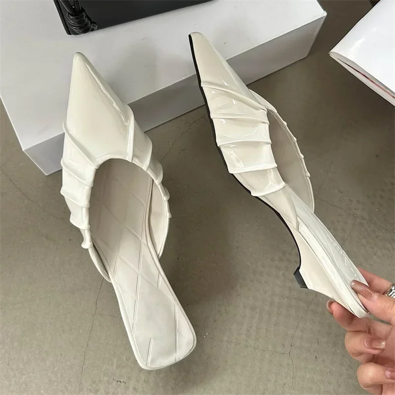 Fashion Pleated Patent Leather Slippers Women Sexy Pointed Toe Low Heel Slide Sandals Summer Beach Mules Loafer Zapatos De Mujer