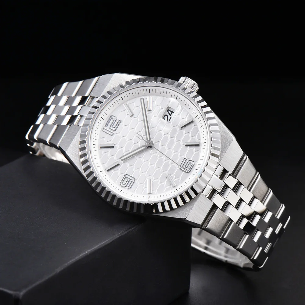 Orologio personalizzato Orologio con movimento NH35 Orologio da uomo in argento da 39,5 mm Orologio con logo personalizzato con quadrante in zaffiro a specchio completo