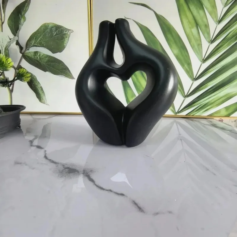 Heart-shaped Love Plastic Vase, Creative Minimalist Flower Holder, Elegant High-End Home Decor Ornament for Table Centerpiece
