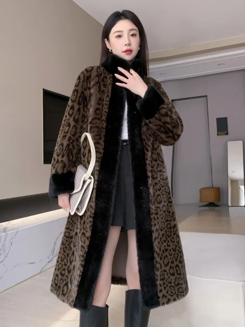 Damski płaszcz w panterkę na wiosnę i jesień 2025, nowy, łączone, długi, gruby, zimowy płaszcz z futra norki, zintegrowany, elegancki, hit sezonu.
