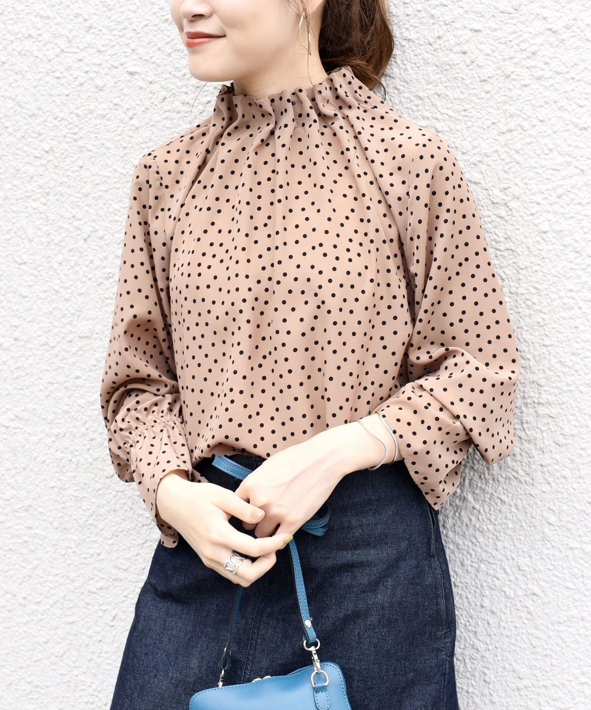 

Весна 2026: Новая свободная повседневная универсальная блузка из шифона в горошек с кружевом/шелком, женская, с высоким воротником