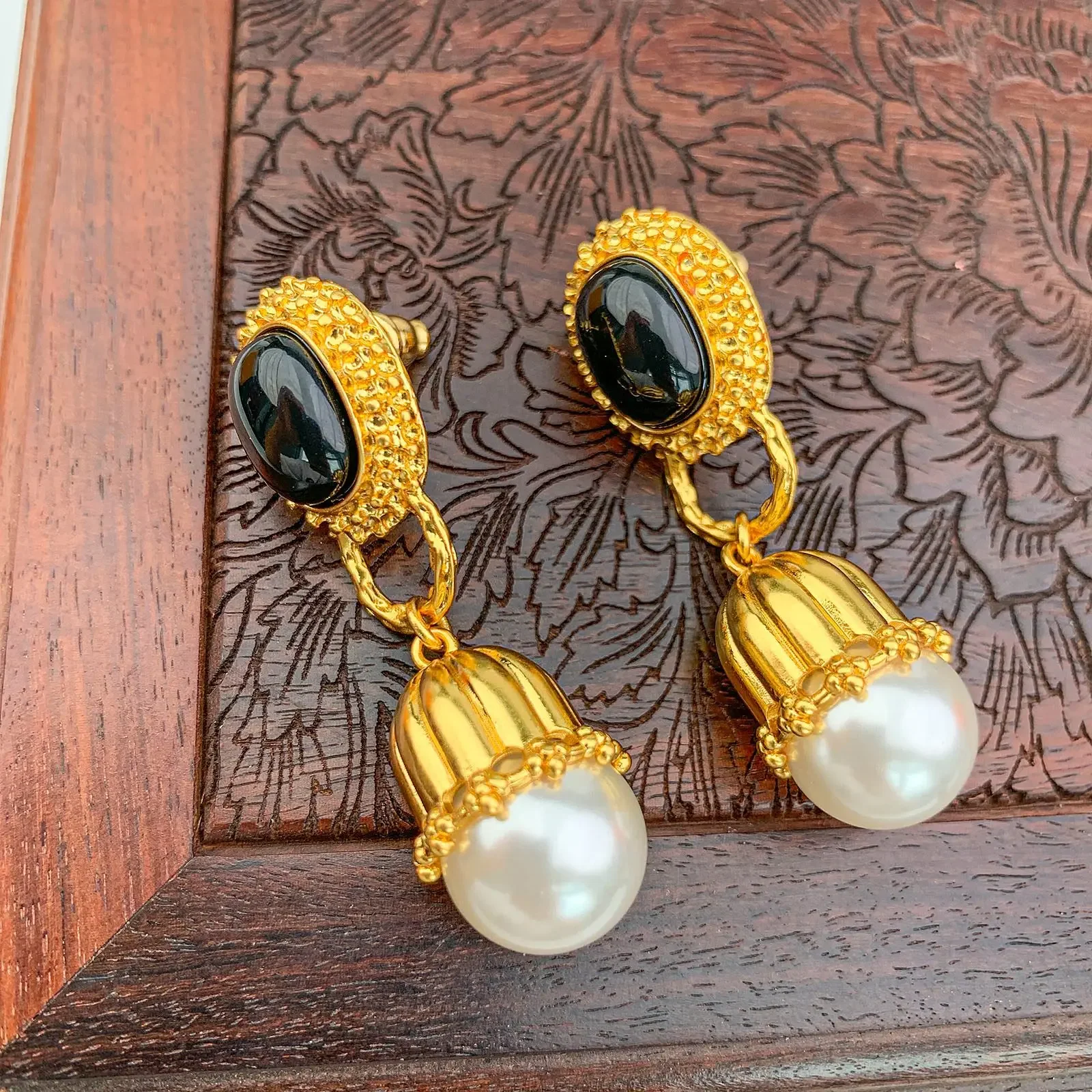 French Retro Palace Style Light Luxury Women's Earrings Natural Stone Jewelry