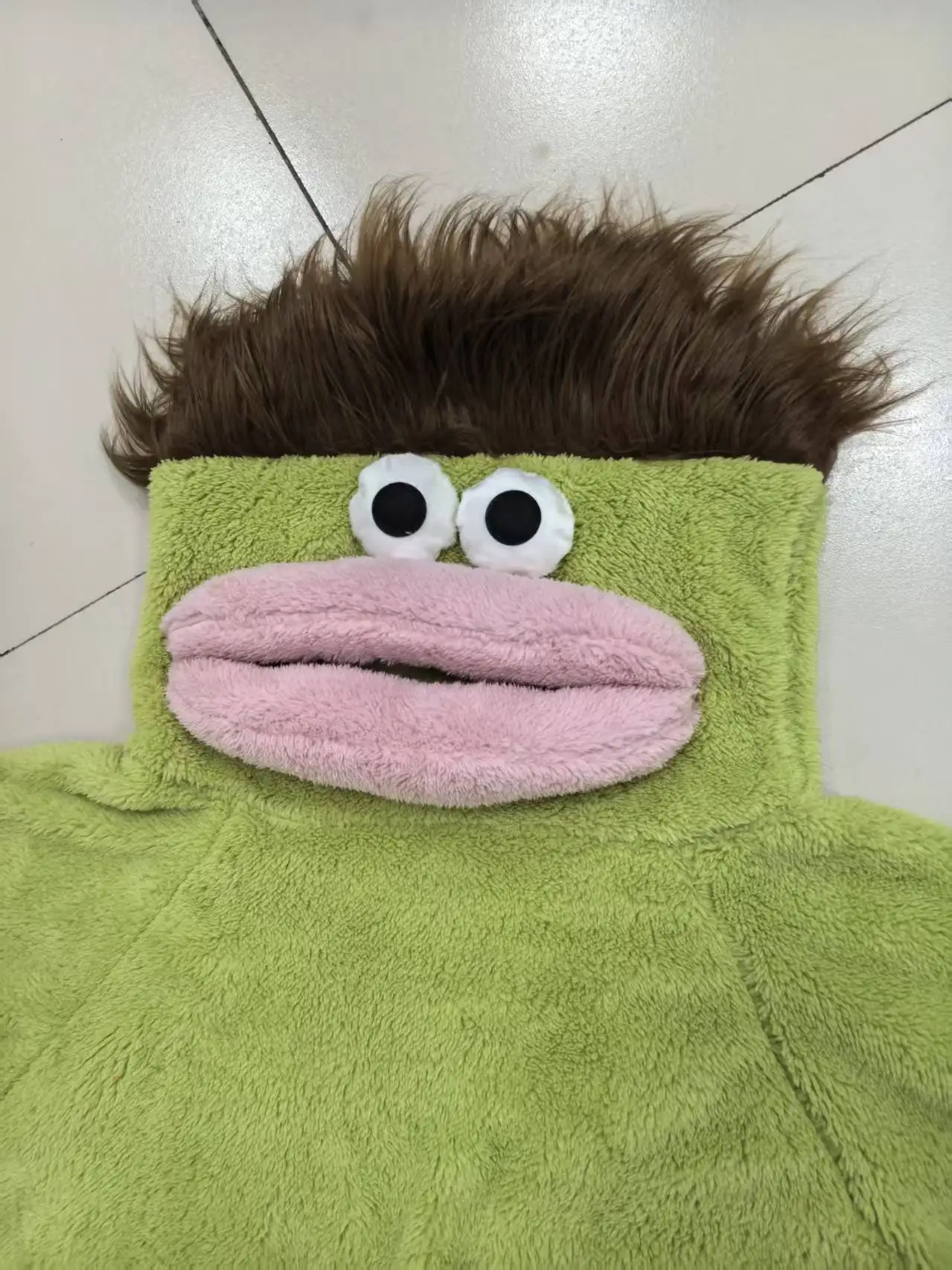 Lustiger Kinder-Großmaul-Monster-Onesie-Pyjama mit Haaren, Winter-Warm, Familien-Matching-Heimkleidung, Cartoon-Halloween-Party-Jumpsuit – Detail 4