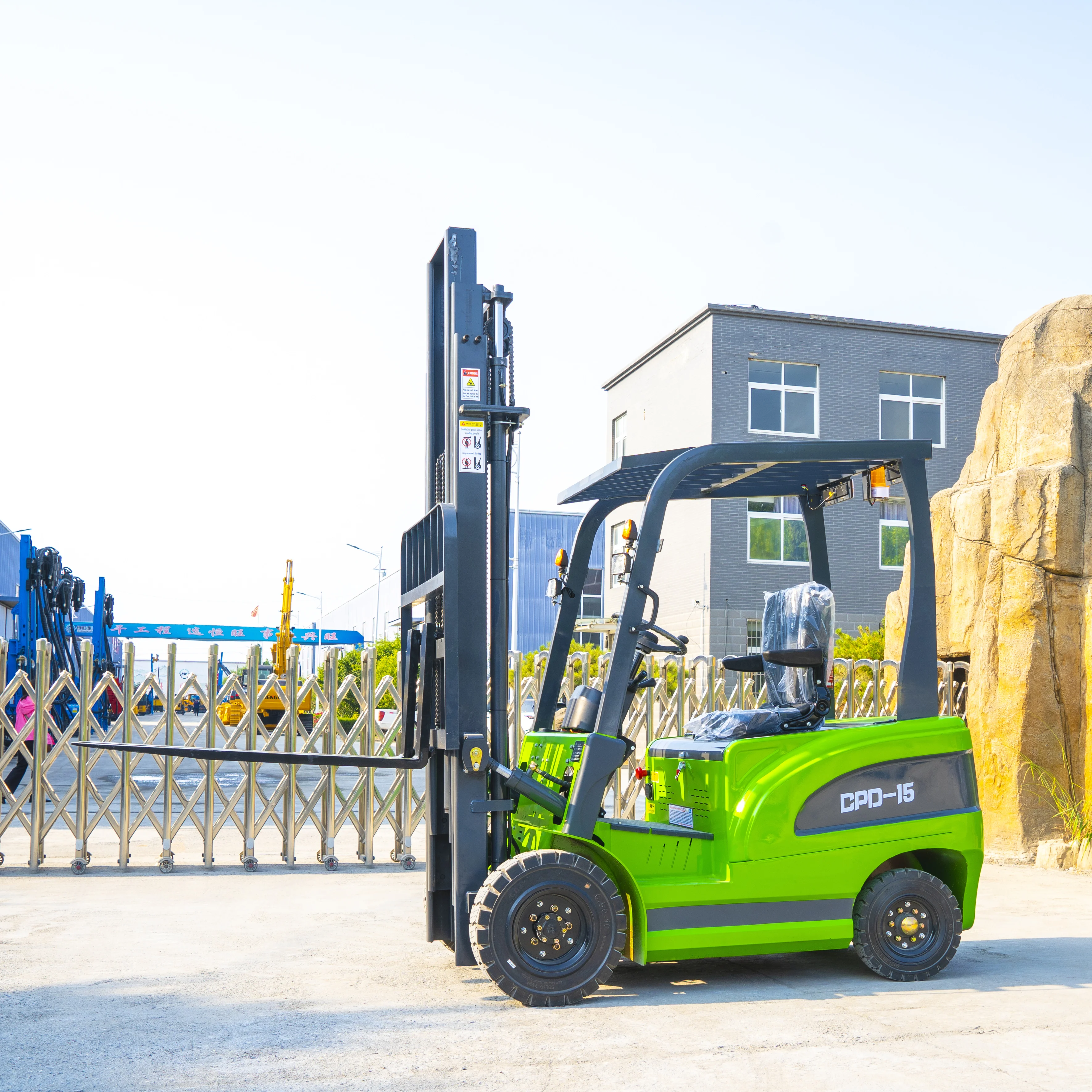 High Quality Electric Forklift Truck With Attachment Energy Saving 1.5t Forklifts Truck For Warehouse Logistics Easy Operation
