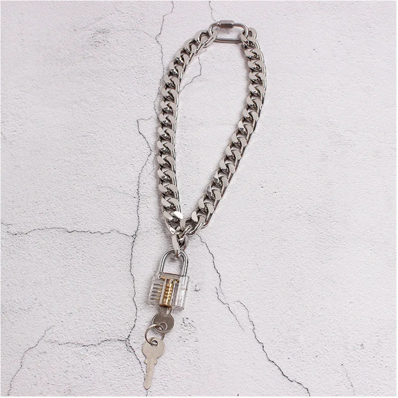 [EAM]  Women Big Chain Key Decoration Cool Buckle Metal Necklace New Temperament Fashion All-match Spring Autumn 2024 1A139