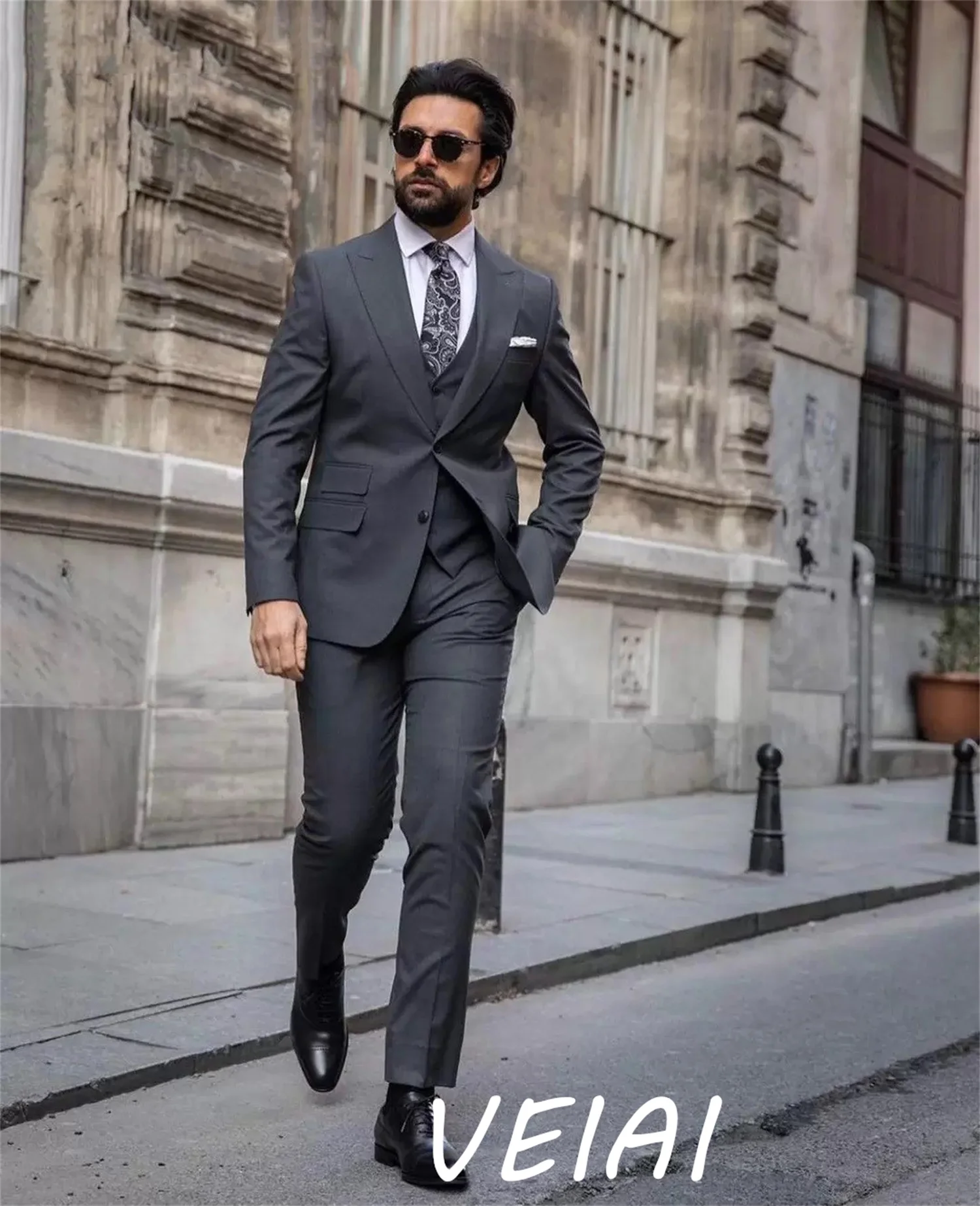 

CustomDark Grey Мужские костюмы из трех предметов с остроконечными лацканами, однобортный деловой офисный костюм, пиджак, смокинг, свадебный костюм жениха, пальто + жилет