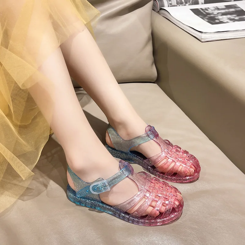 European and American new classmates girls' hole shoes bag head jelly baby Roman shoes simple contrasting color cool slippers
