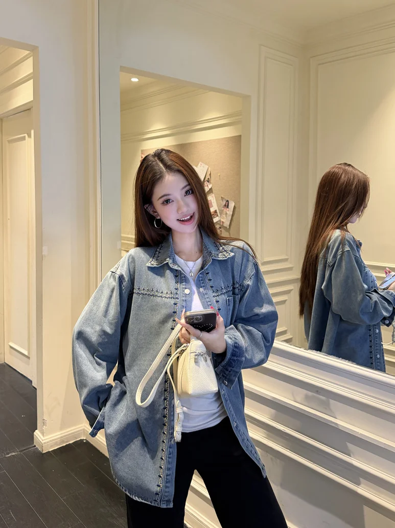 

Ретро-рубашка из денима с градиентной вышивкой, женская модная свободная блузка с длинным рукавом, воротником-стойкой и пуговицами, придающая молодости.