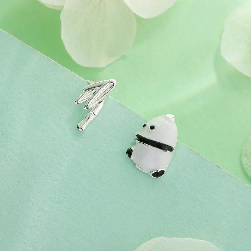Uini Tail hot selling new cute Chinese panda eating bamboo asymmetrical earrings fashionable and sweet girl earrings ED280