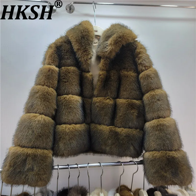 

HKSH 2025 зимнее новое женское короткое пальто из искусственного меха с капюшоном на молнии, элегантная темпераментная роскошная модная шикарная толстая теплая куртка HK16166