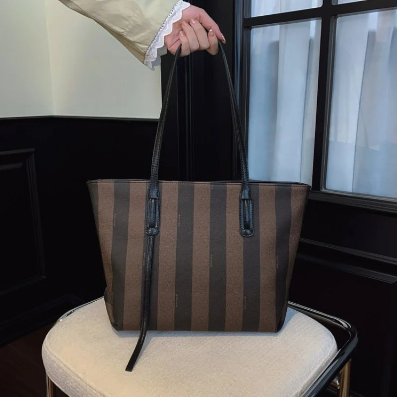 

Гладкая-элегантная-шикарная новая женская роскошная брендовая кожаная сумка через плечо, известный дизайнер, популярная элегантная повседневная сумка ​