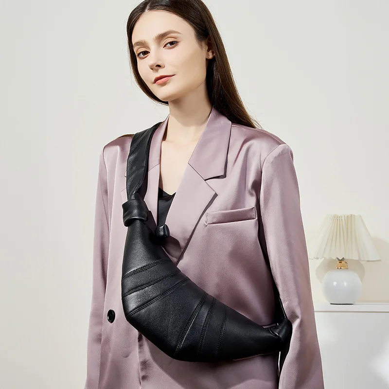 

2025 croissant niche texture can be praised, dumpling bag, crossbody chest bag, fashionable retro women's bag