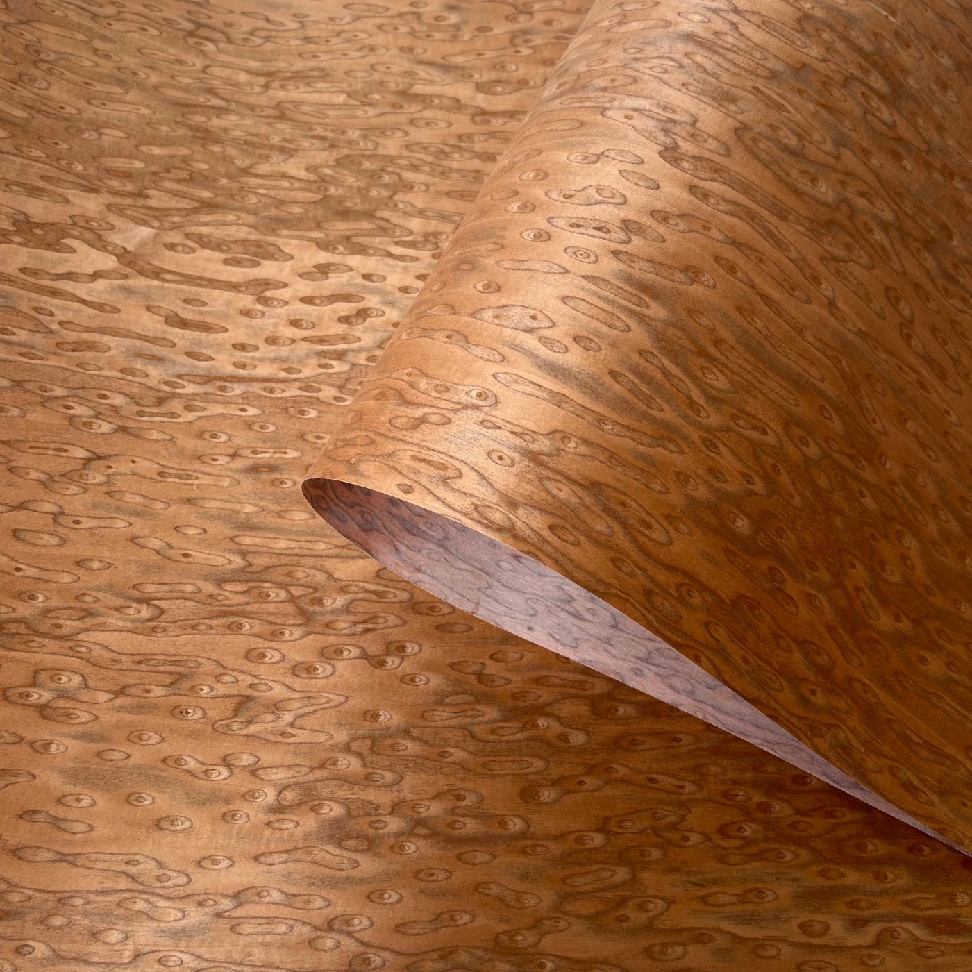 58x250cm Brown Cat's Eye Engineered Wood Veneer, Reconstituted Fleece Backed, Composite Veneer Sheet for Furniture Renovation