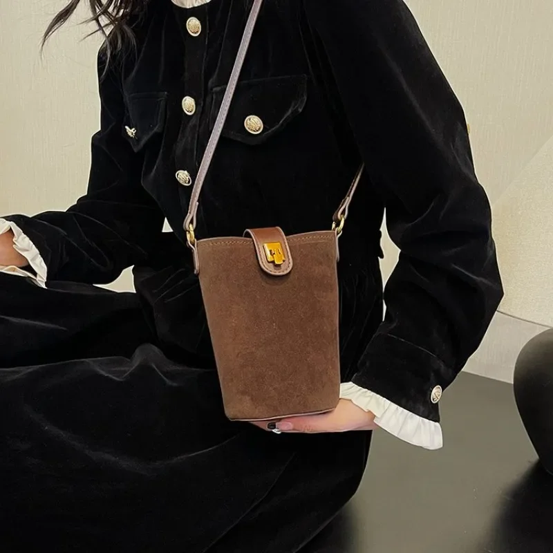 

Elegant Trendy Messenger Bag For Women Unique Leather Crossbody Handbag Classic Textured Tote For Use As A Practical Diaper Bag