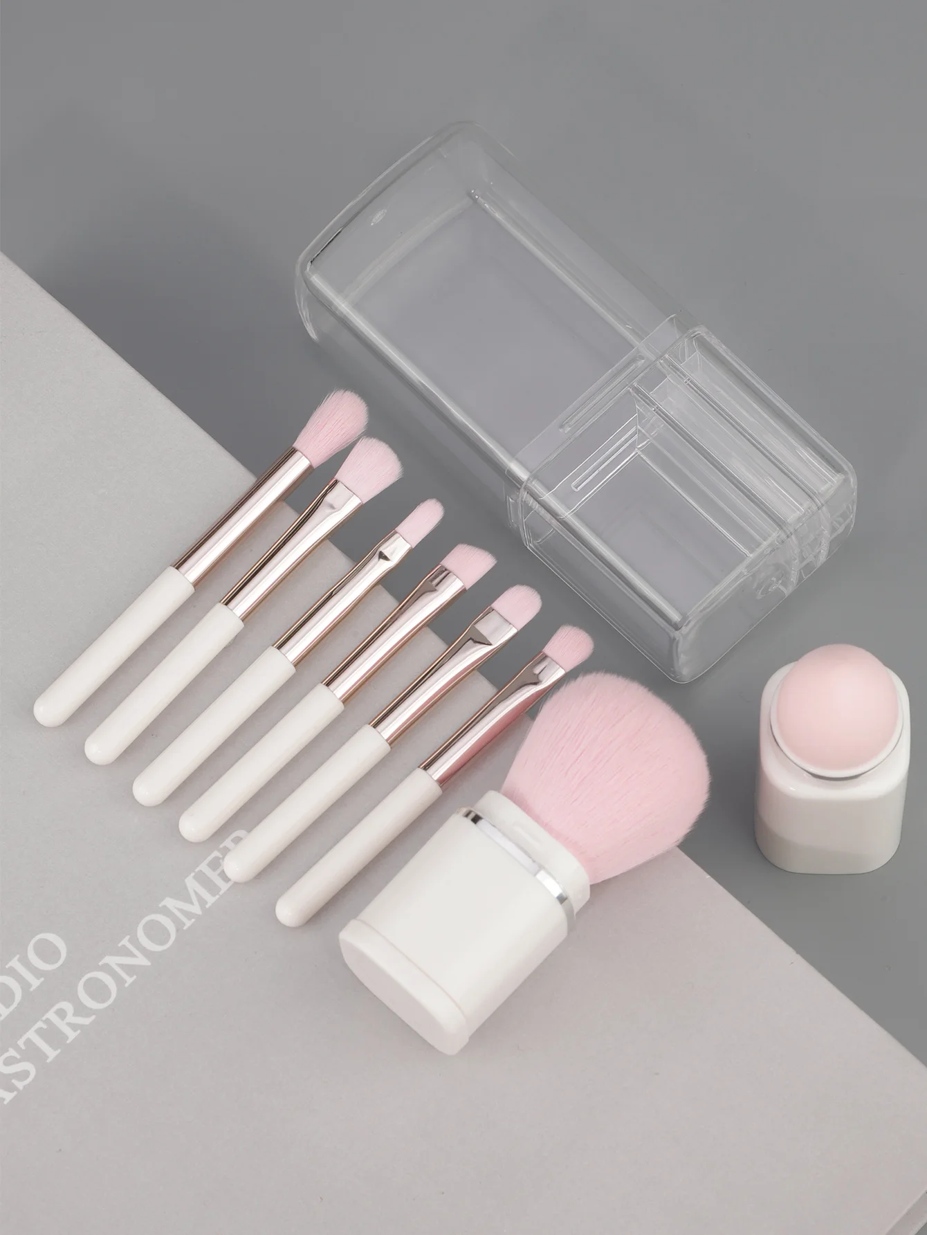 مجموعة فرش مكياج مكونة من 8 قطع مربعة قابلة للسحب 8 في 1، حافظة شفافة محمولة متعددة الوظائف، أساسيات السفر، مجموعة كاملة من الجمال