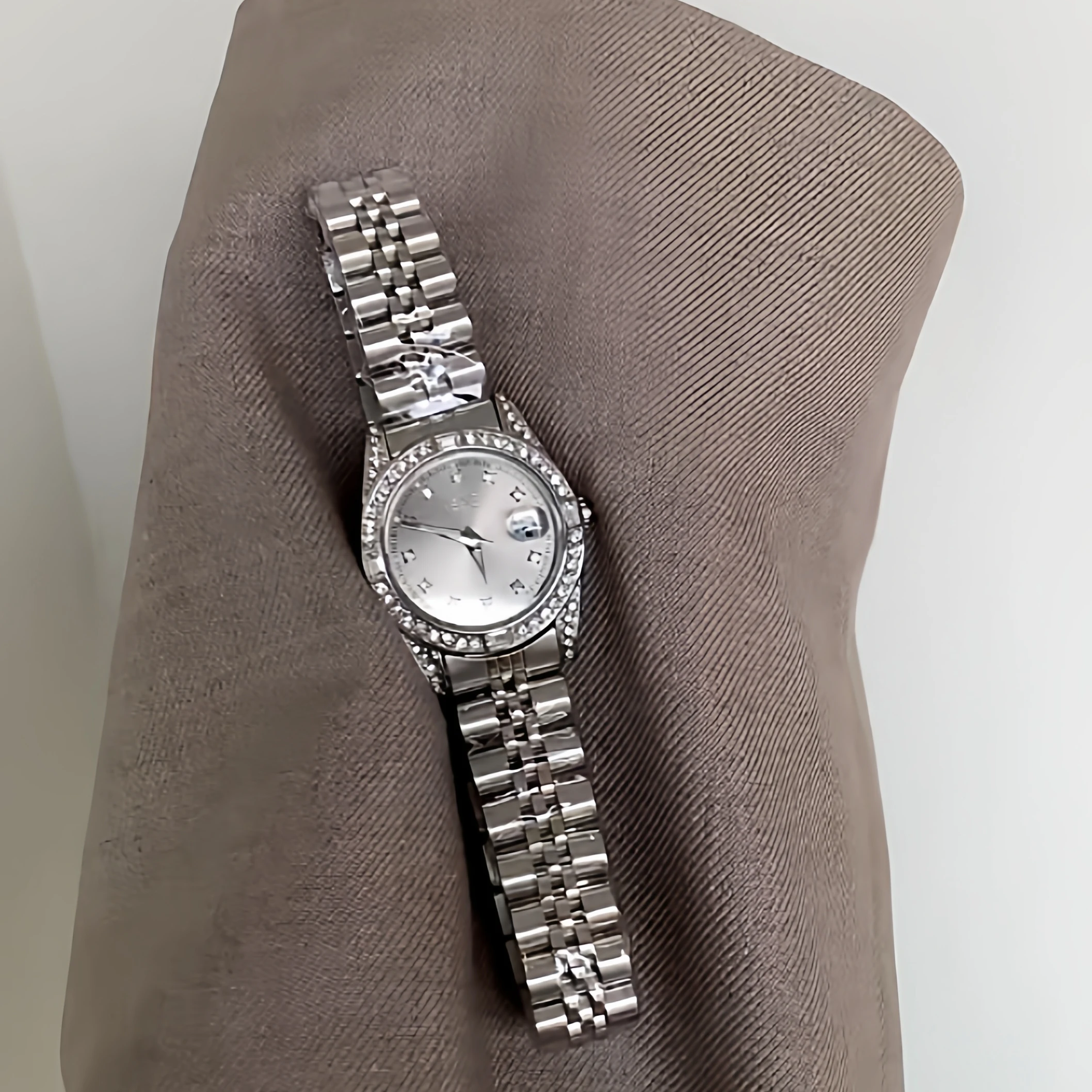 

CILOA silver round watch female calendar trend fashion 2025 new trend fashion casual brand genuine waterproof quartz watch