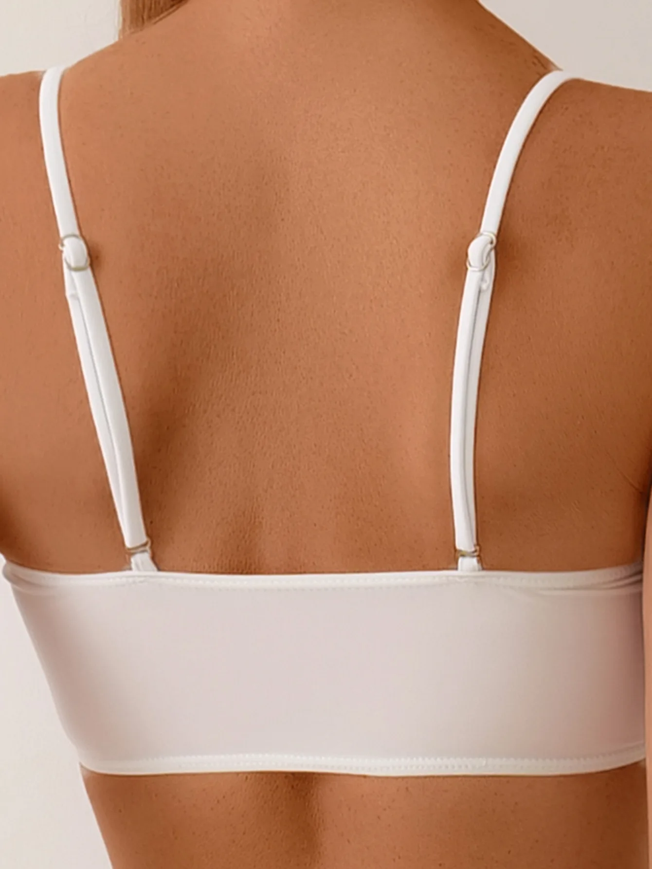 قطعة واحدة ملابس السباحة النسائية الصلبة ملابس السباحة البيضاء المايوه المألوف والمثير نمط فستان الشاطئ الدانتيل